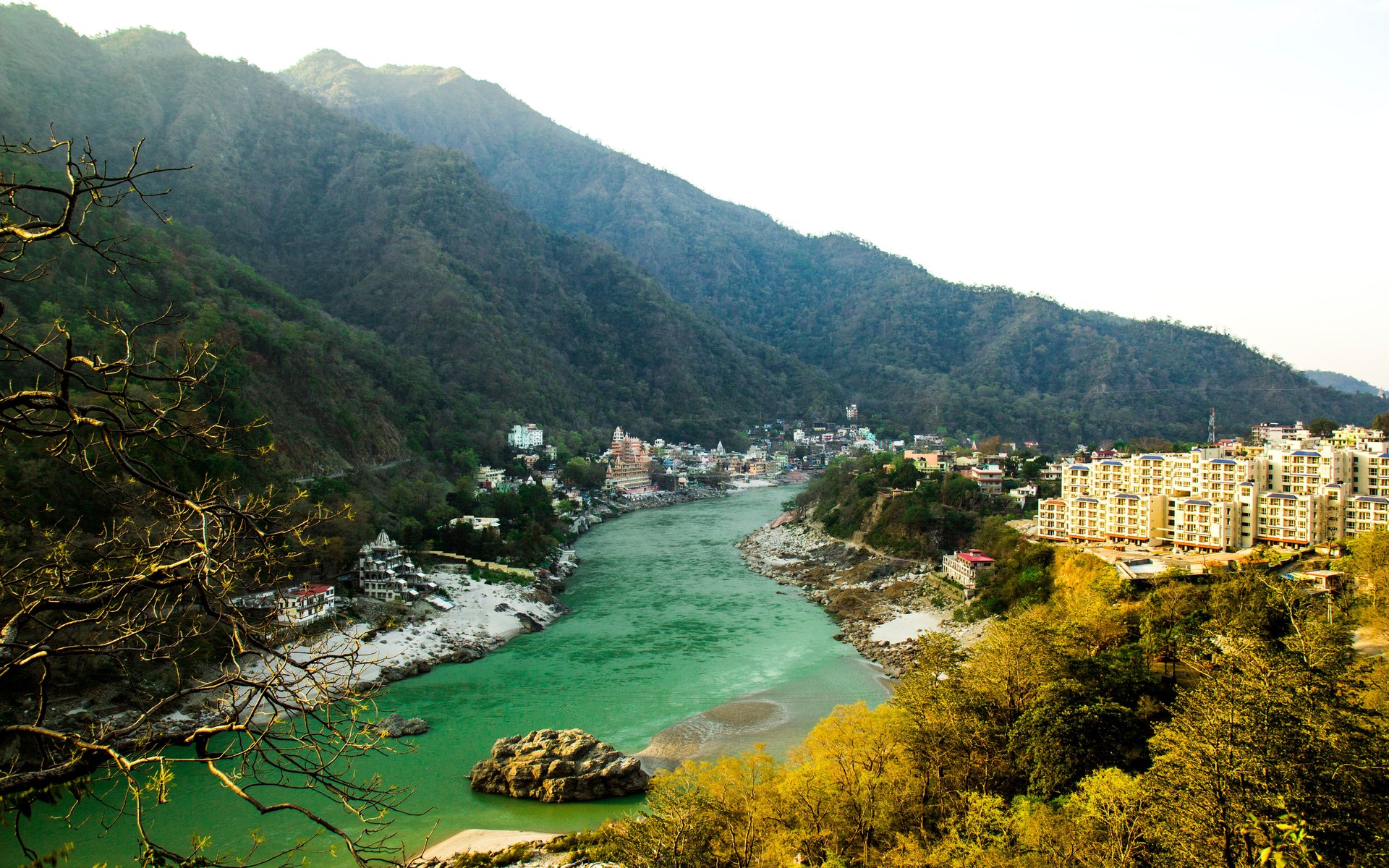 RISHIKESH, Inde-vue sur la rivière Ganga